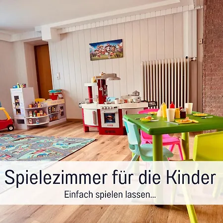 Ferienhaus Familientreffen - Ganzes Haus - Spielplatz - Spielzimmer - Garten - Scheune - Terasse - Grill - Taufstein