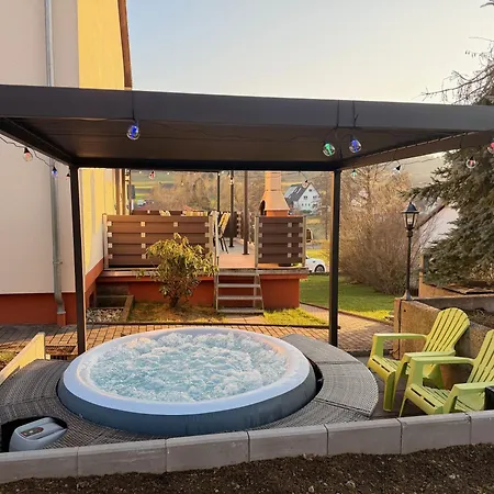 Großes Für 12 -17 Personen Mit Whirlpool - Spielzimmer Und Garten