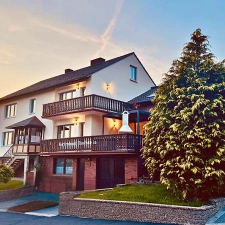 Großes Für 12 -17 Personen Mit Whirlpool - Spielzimmer Und Garten