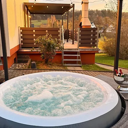 펜션 Grosses Fuer 12 -17 Personen Mit Whirlpool - Spielzimmer Und Garten