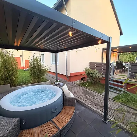 Grosses Fuer 12 -17 Personen Mit Whirlpool - Spielzimmer Und Garten 펜션