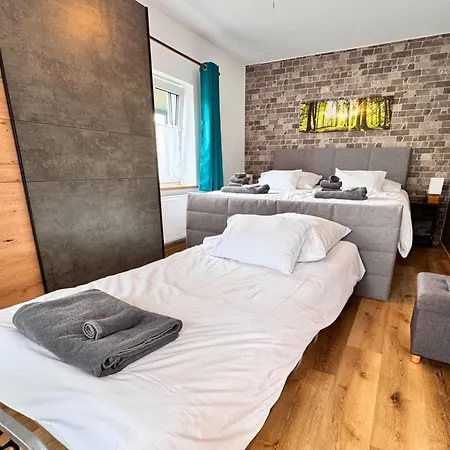 Grosses Fuer 12 -17 Personen Mit Whirlpool - Spielzimmer Und Garten Herbstein