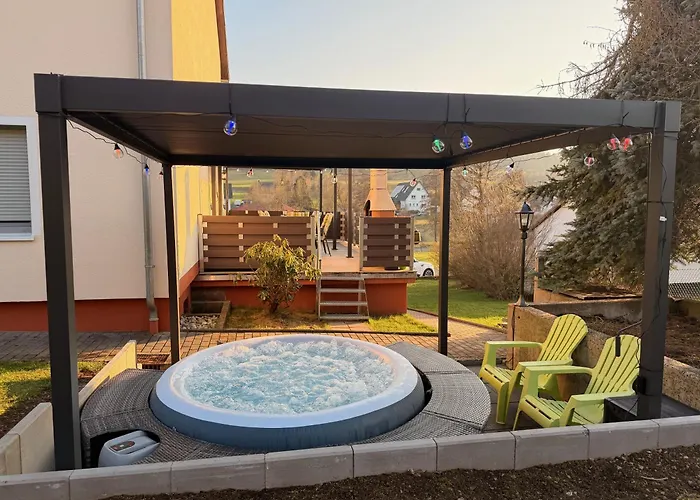 Großes Für 12 -17 Personen Mit Whirlpool - Spielzimmer Und Garten